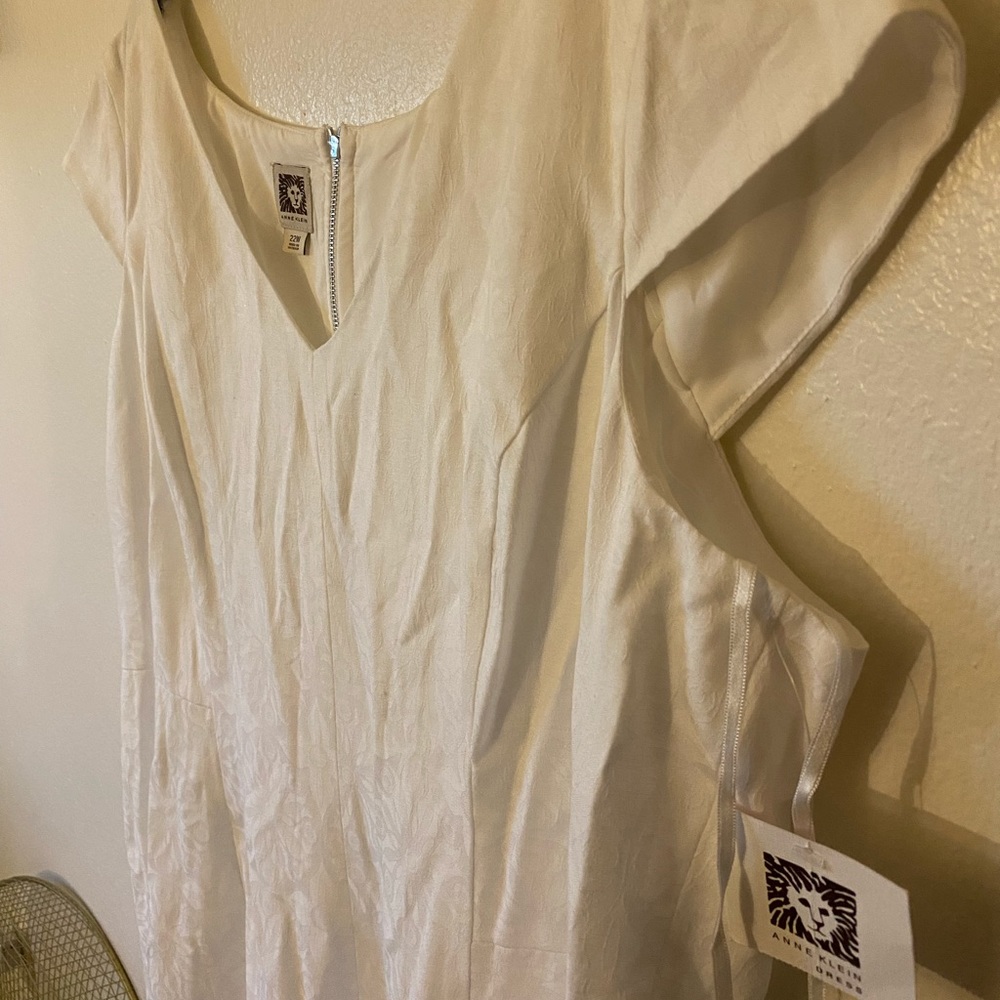 Plus white graduation dress